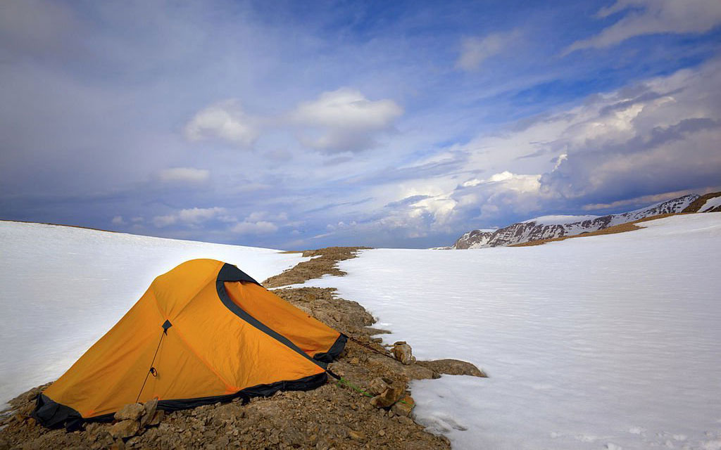 A winter tent on the snowy mountain.