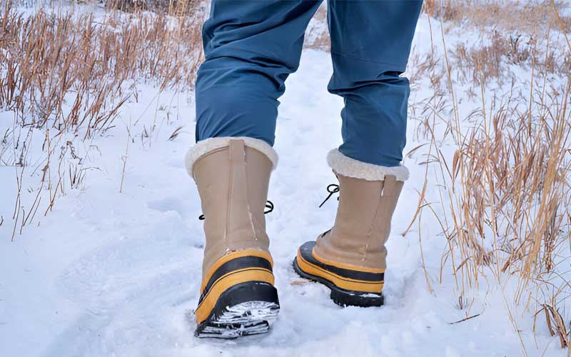 How to Choose Winter Boots for Wide Feet?
