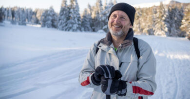 Best Gloves for Extreme Cold